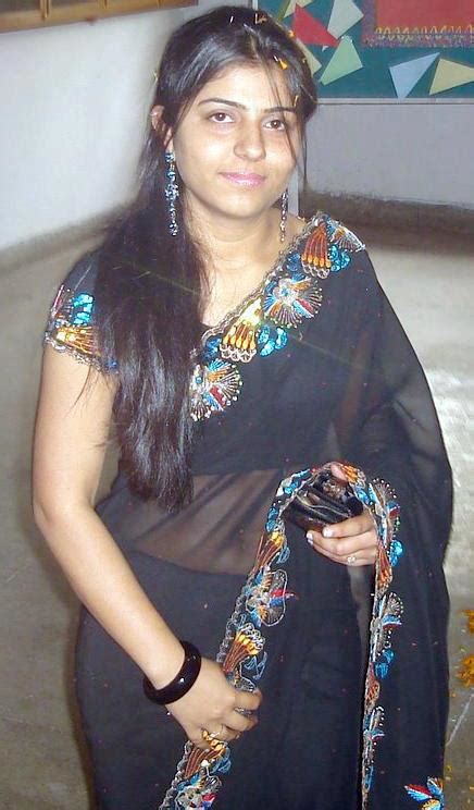 Desi Sexy Indian Aunty Hot Picture Desi Aunty Hot Pics Cleavage Pics
