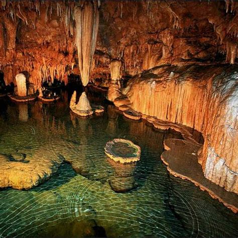 caves to explore in belize