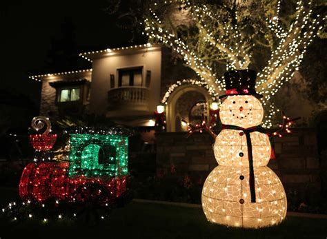 lawn decorations christmas lawn decorations   light guys