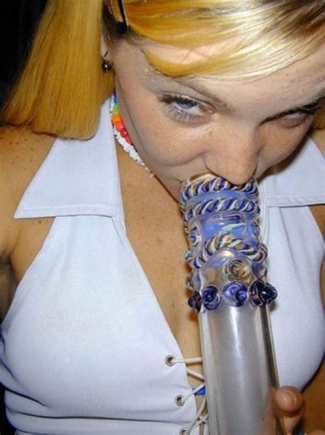 girls with weed 82 pics