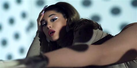 Ariana Grande Fans Gush About Her Sexy Split In The 34 35 Video