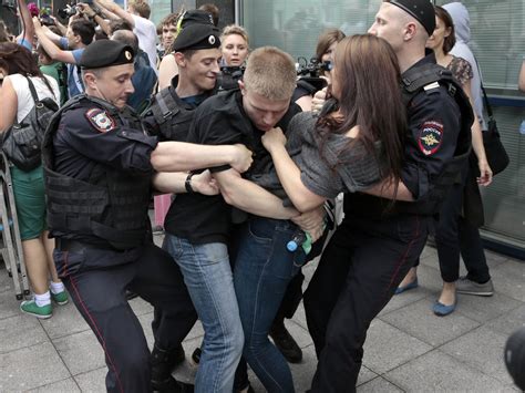 russian anti gay bill passes protesters detained cbs news