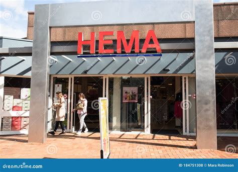 ingang van de hema winkel met logo  voor gebarentaal en merktekens redactionele stock foto
