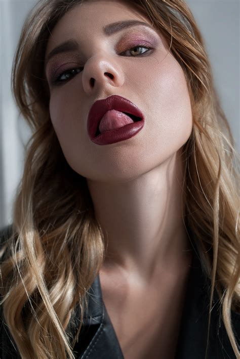 Wallpaper Tongues Face Women Model 1068x1600
