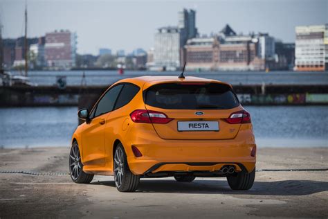 ford working   hotter fiesta    rs autoevolution