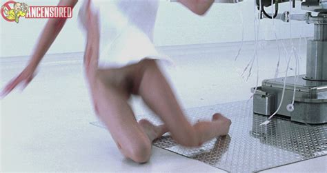 naked milla jovovich in resident evil