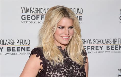 jessica simpson mom shamed for allowing 7 year old daughter to dye hair