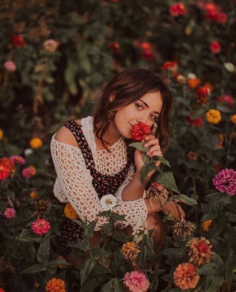 Pin Di Jesusita Ac Su Between Flowers Idee Foto Instagram Pose