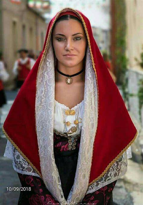 Costume Femminile Sardegna Fashion Italian Traditional Dress