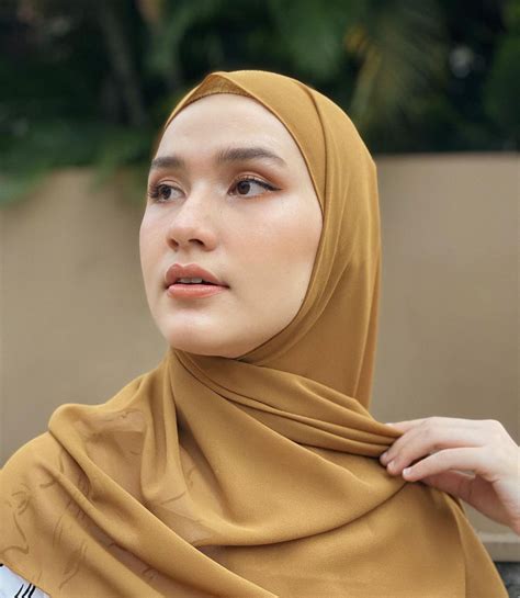 warna hijab  cocok  kulit kuning langsat cantik