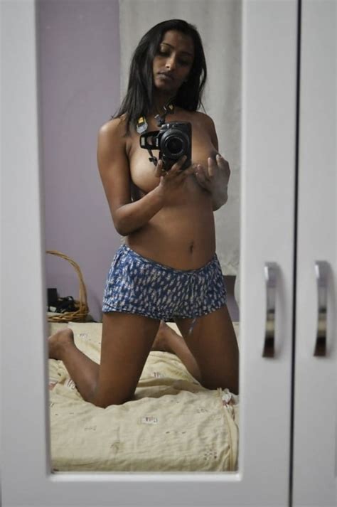 Hot Desi Nri Girl Sowing Her Full Nude Selfie 61 Pics