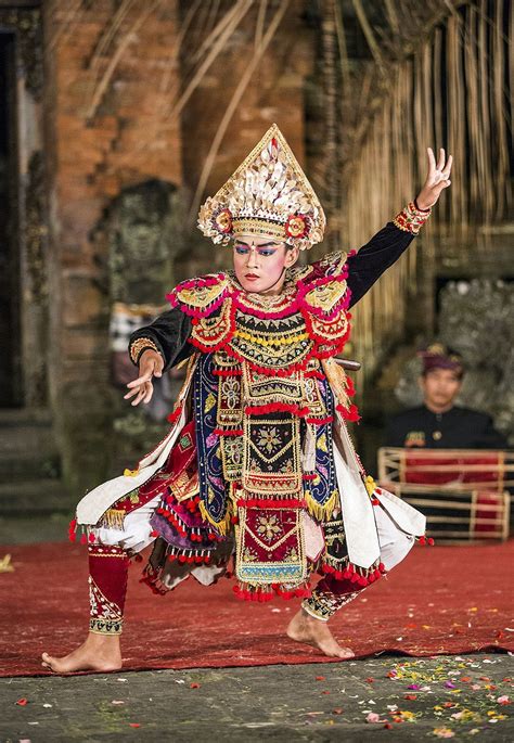seni  budaya tradisional indonesia dilindungi oleh undang undang