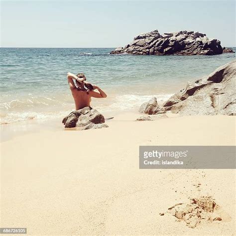 Nudity Beach Fotografias E Filmes Do Acervo Getty Images