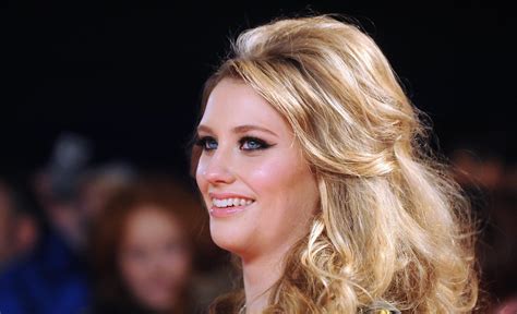 ella henderson achieves first uk number one with debut single ghosts