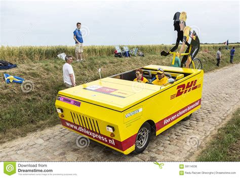dhl voertuig op een ronde van frankrijk  van de keiweg redactionele foto image  sponsor