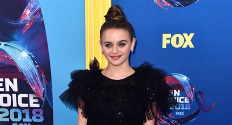 Joey King Stars In Trailer For Coming Of Age Indie Flick ‘summer ’03