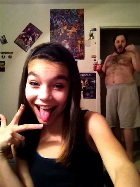 worst selfie fails 17 photos tell people totally forgot to check the background