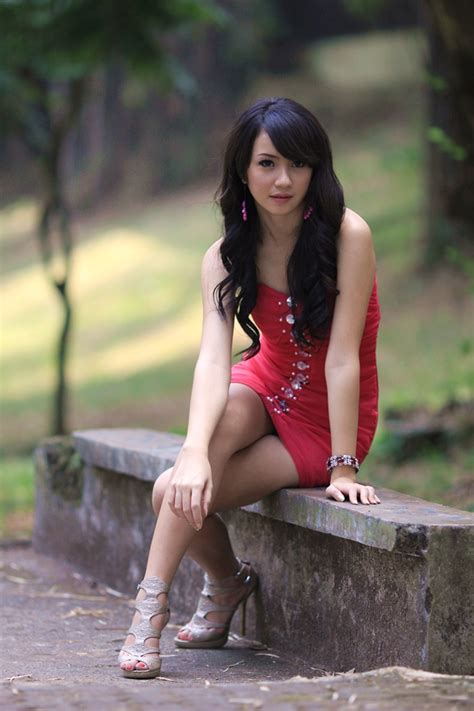 Winny Valensia Seksi Red Dress Asian Models Gallery