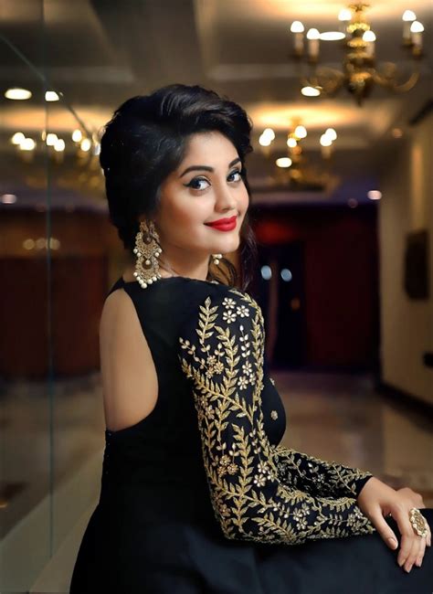 actress surbhi  photoshoot pics moviegallerinet