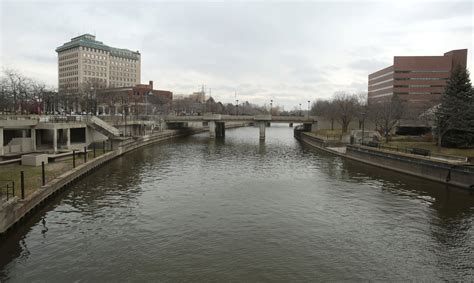 flint hospital suspected river legionnaires disease link cbs news