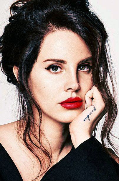 lana del rey hairstyles and make up beauty and the mist
