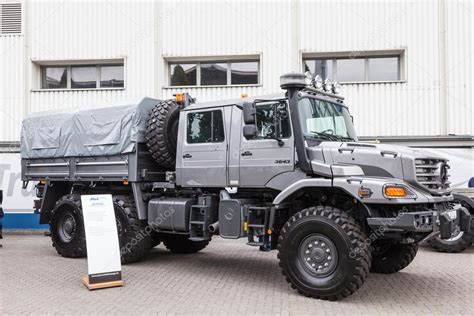 mercedes benz zetros  crew cab redaktionelles stockfoto  philipus