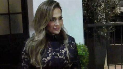 Jennifer Lopez Reveals Toned Midriff As She Shops In Paris
