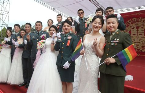 Taiwan S Military Welcomes First Two Same Sex Couples To