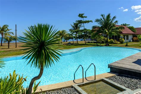 pool und garten hotel anhawan beach resort spa oton
