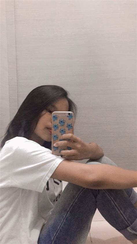 Miror Selfie Cewe