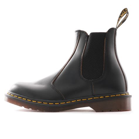 dr martens vintage  chelsea boots black quilon  blk