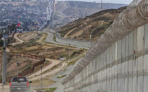 Mexicans Mobilize Against Trump Border Wall • High Times
