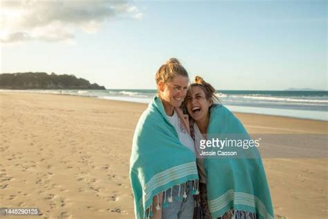 Lesbians Beach Fotografías E Imágenes De Stock Getty Images