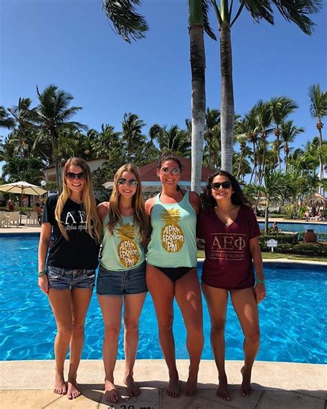 These Liu Post Sisters Know That Spring Break Is Better In Our Letters