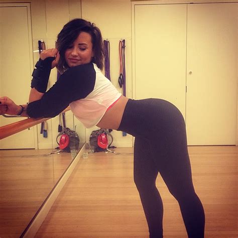 demi lovato pops her lesbian ass of the day