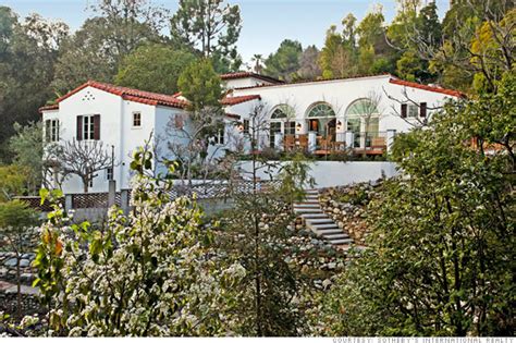 buy scarlett johansson s hilltop manse hollywood hilltop villa 1