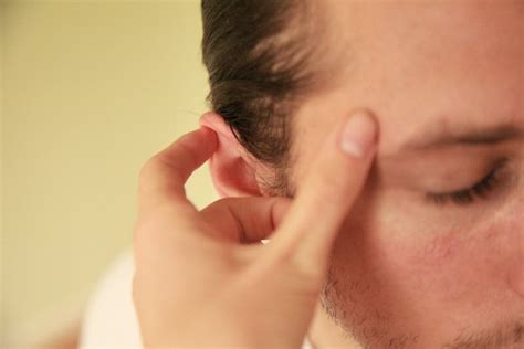how to massage pressure points in the ears