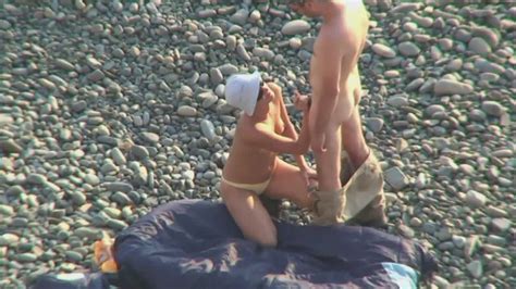 Beach Oral Sex In Front Of Some People Voyeur Videos