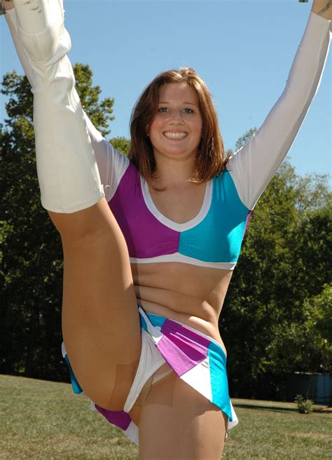 cheerleader high kick upskirt