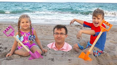 Diana And Roma Play With Dad On The Beach Roma Beach Kumsal Hakkında