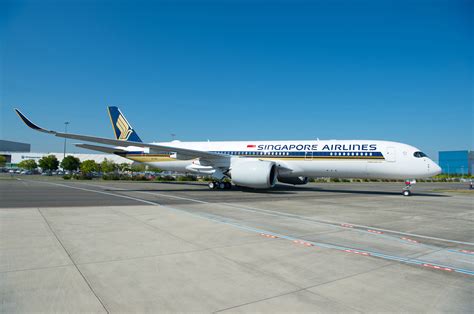 singapore airlines takes delivery  worlds  airbus aulr  miles