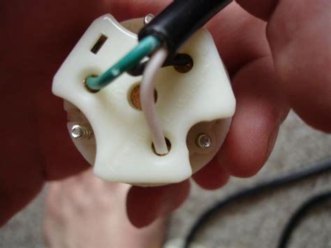 short extension cord put   plug   cord previously  instructables
