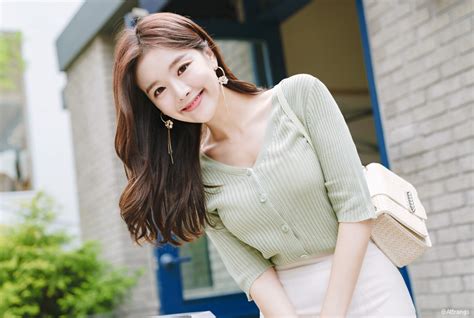 Asian Beauties Kim Shin Yeong June 20 2018 1st Set