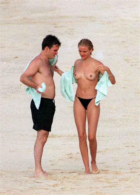 american actress fashion model cameron diaz topless at the beach