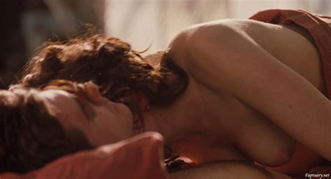 Naked Anne Hathaway In Love And Other Drugs