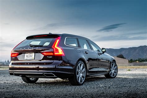 volvo  review pricing  wagon models carbuzz