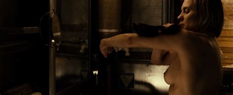 katee sackhoff nuda ~30 anni in riddick