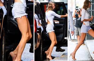 taylor swift takes her legs for a stroll celebrity videos