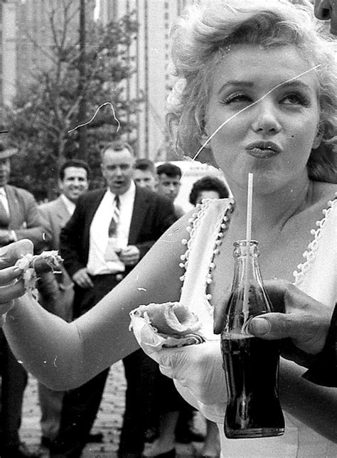 Marilyn Monroe In New York Photographed By Sam Shaw 1957 Estilo