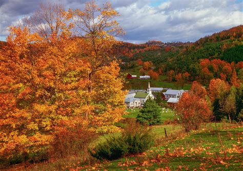 vermont   kind  fall foliage  beckons travelers    globe